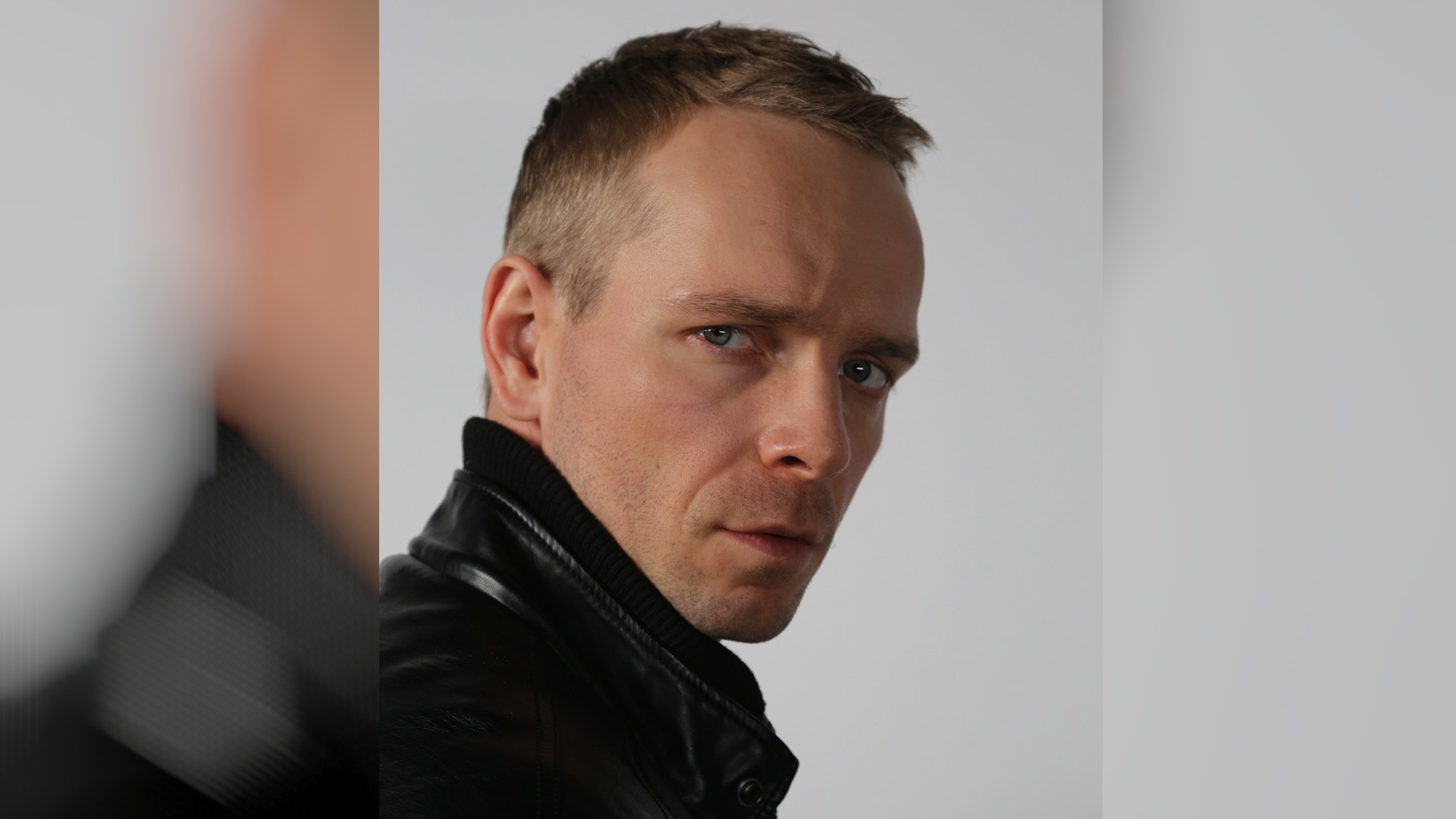Илья Малаков начинал карьеру в театре, а стал успешным актером кино и сериалов