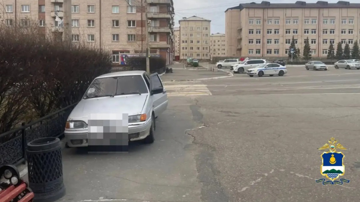 Девушка за рулем автомобиля ВАЗ сбила трех пешеходов в Бурятии