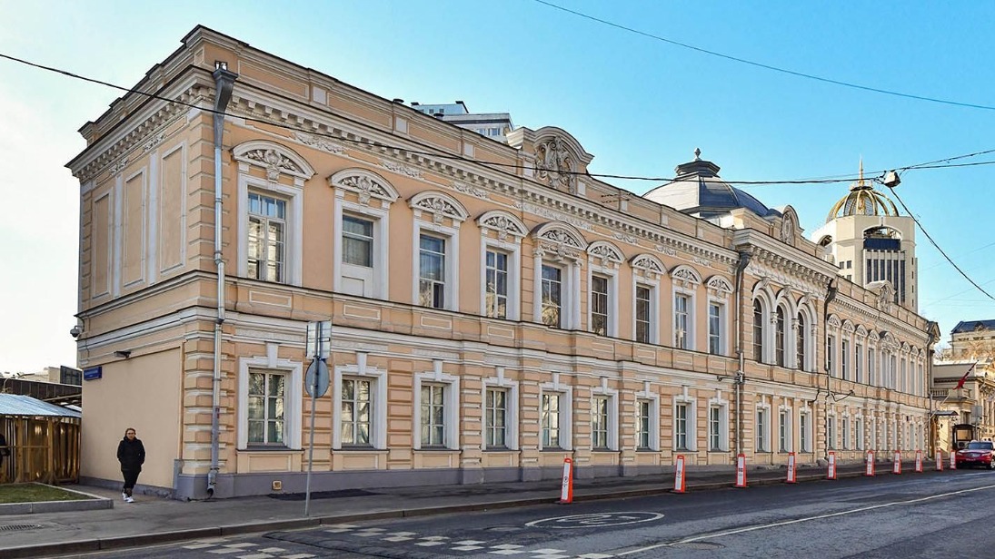 Началась реставрация фасадов главного дома усадьбы Грачевых на Поварской улице