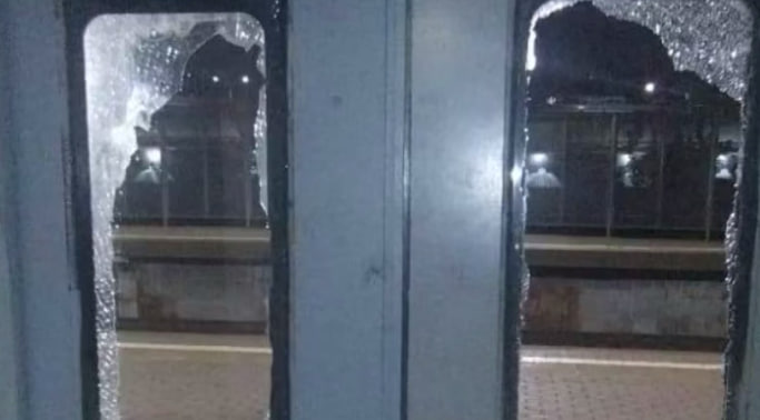 В Подмосковье задержали подростков, разбивших стекла в электричке