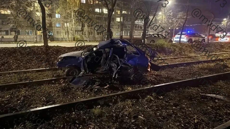Два ВАЗа с водителями без прав столкнулись в Ульяновске, погиб подросток
