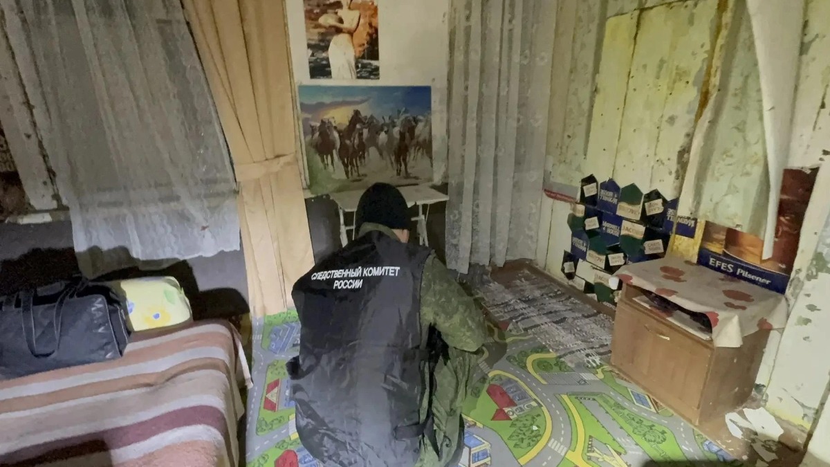 Женщина в Хабаровске оставила трехлетнюю дочь одну в квартире с включенной плитой