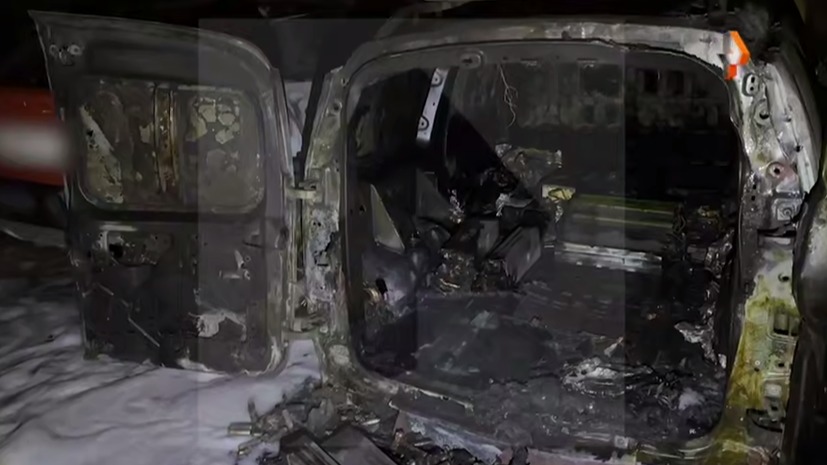 Два автомобиля полностью сгорели на северо-востоке Москвы