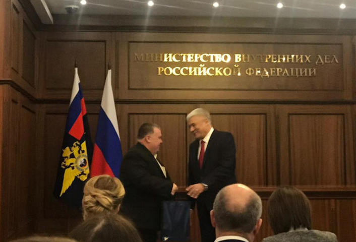 Министр внутренних дел наградил журналиста «Вечерней Москвы»