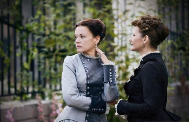 Стать благородной девицей можно не только по велению строгих преподавателей