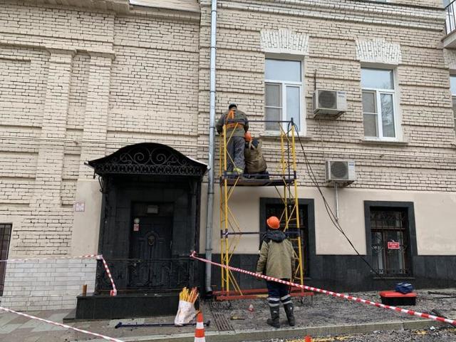  До сих на месте происшествия работают сотрудники МЧС