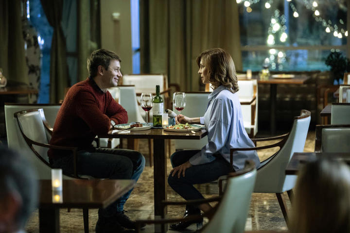 Александр Константинов с актрисой Еленой Подкаминской в сериале "ИП Пирогова" 