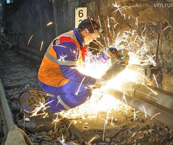 Ремонт путей и коммуникаций в тоннеле Сокольнической линии метрополитена