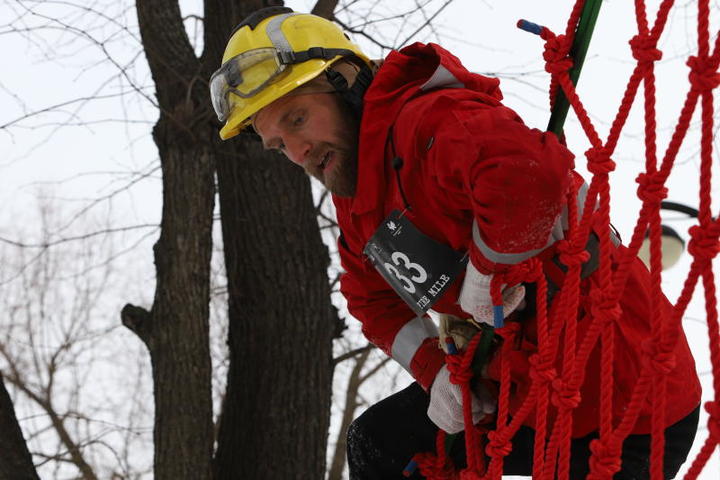 На фото: Иван Коломийчук (Добровольные лесные пожарные Центрального региона)