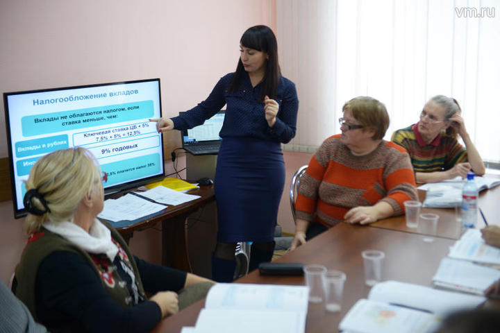 Более 58 тысяч московских пенсионеров получат дополнительные выплаты