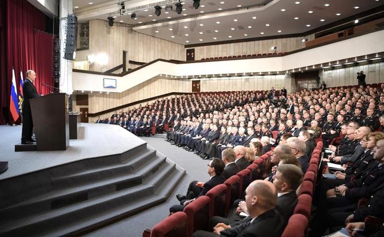 В своем выступлении президент Владимир Путин также поставил задачи силовикам