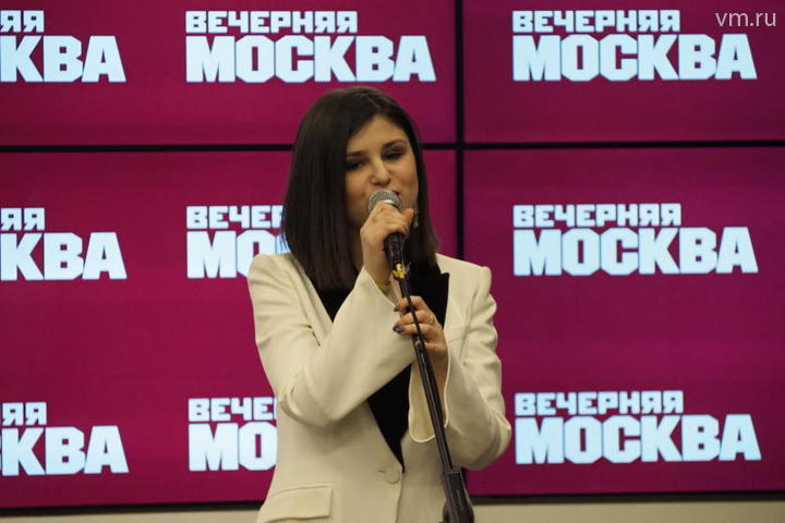 В честь открытия сезона перед пресс-секретарями выступила Аделина Моисеева - автор песен, композитор, четвертьфиналистка проекта «Голос».