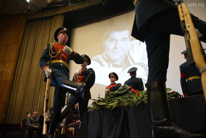 В этот же день ранее в стенах Дома кино была проведена церемония прощания