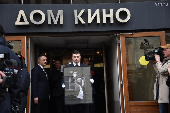 Все отмечали его трудолюбие, способность дружить, любящее сердце и доброту, которая отразилась и в его фильмах