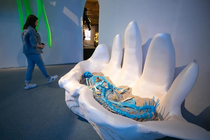 Экспозиция, расположенная на двух этажах, создана при участии французов и посвящена 190-летию писателя-фантаста и ученого