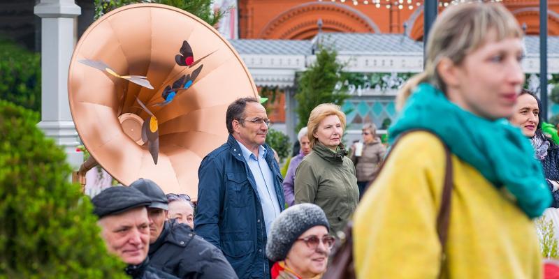В программу включены концерты, мастер-классы, встречи со знаменитостями, инклюзивные спектакли и многое другое