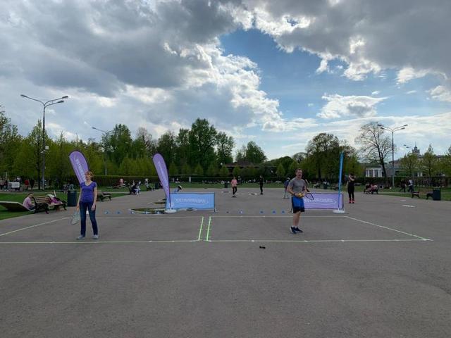 Москвичам игра понравилась — за пару часов мастер-класса в парке Горького не менее 100 человек приобщились к ней