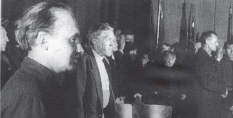 На переднем плане — Иннокентий Жуков, предложивший название «пионер»