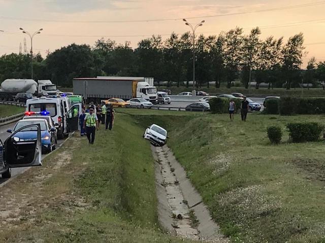 Санитарный вертолет эвакуировал девушку, пострадавшую в ДТП на МКАДе