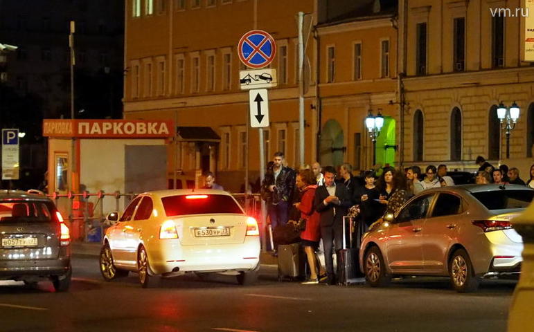 На Новом Арбате пассажиру для того, чтобы сесть в такси, нужно будет пройтись еще минут десять