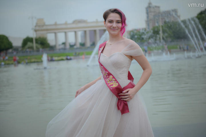 Выпускница 2019 Анна Жедрина в Парке горького