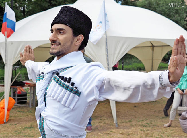 Во время праздника посетители могли сфотографироваться в национальных костюмах