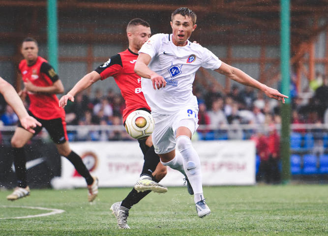 Наше главное стилевое отличие — это быстрый координационный футбол с коротким и средним пасом, отметил Николай Ларин