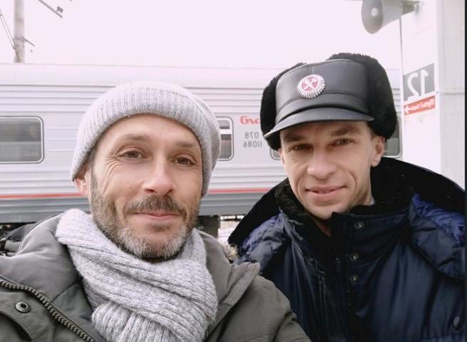 Джастин любит путешествовать по стране на поезде