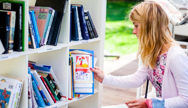 Любой желающий может поделиться книгами с другими участниками экопикника