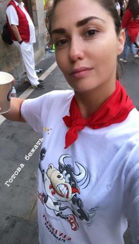 «До сих пор трясутся руки»: супруга Прилучного побегала с быками в Испании