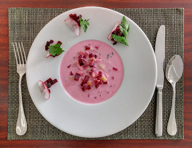 Свекольник — образец украинской национальной кухни — идеально подойдет тем, кто любят плотно поесть