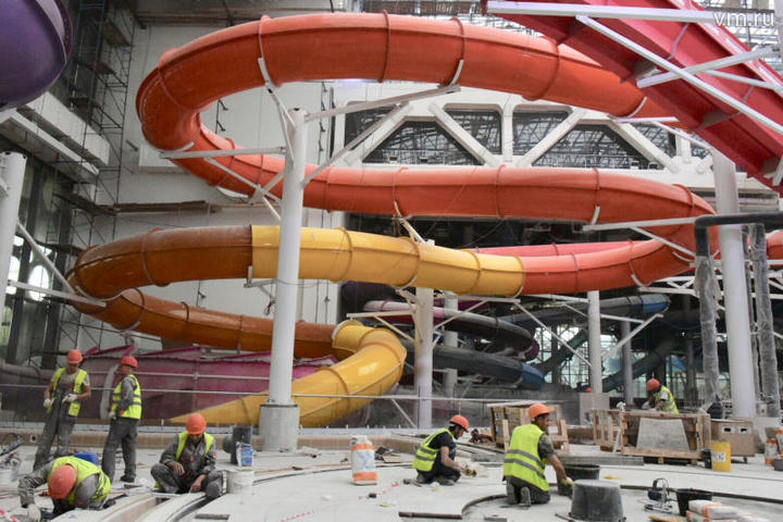 Кроме большого 50-метрового бассейна на 10 дорожек и двух 25-метровых, в центре будут водные аттракционы