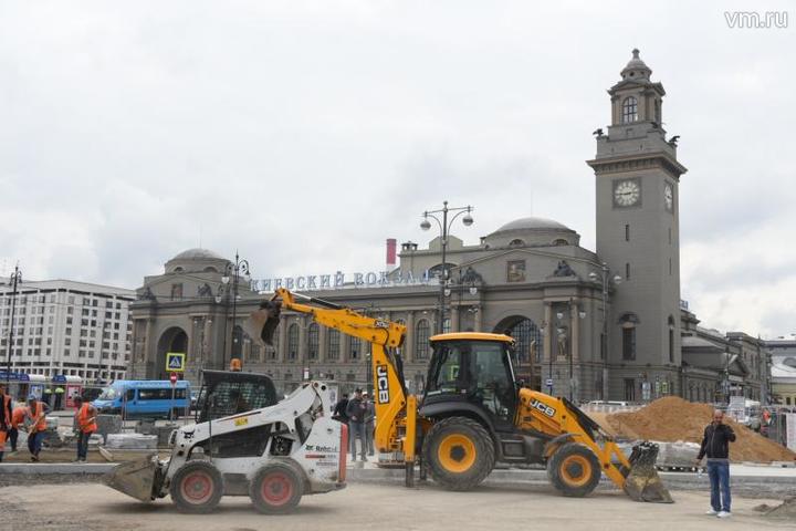 В ходе благоустройства здесь сделают больше остановок общественного транспорта, увеличат количество парковок для такси