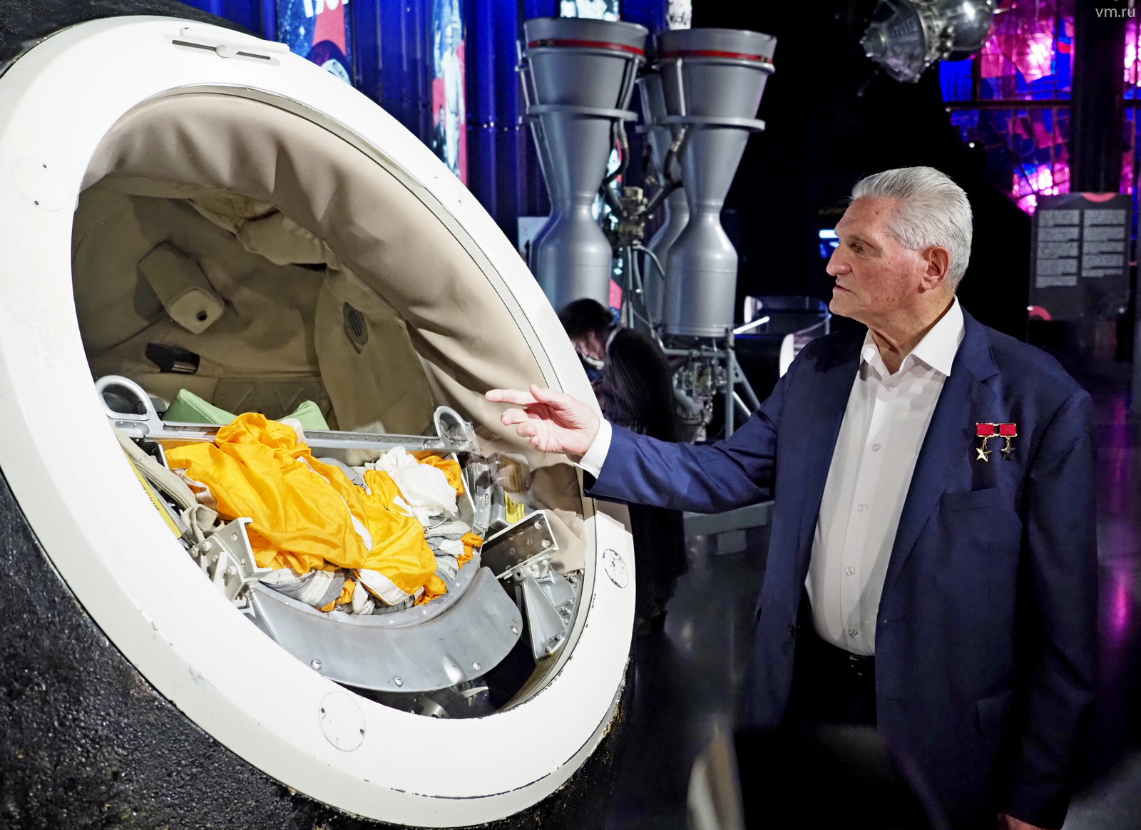 Летчик-космонавт Борис Волынов в Музее космонавтики