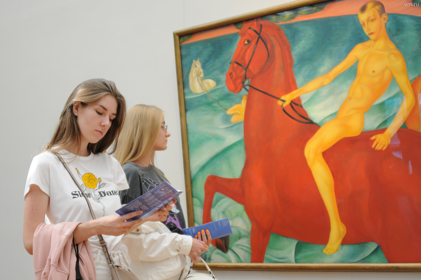Пародия конь. Купание красного коня Третьяковская галерея.