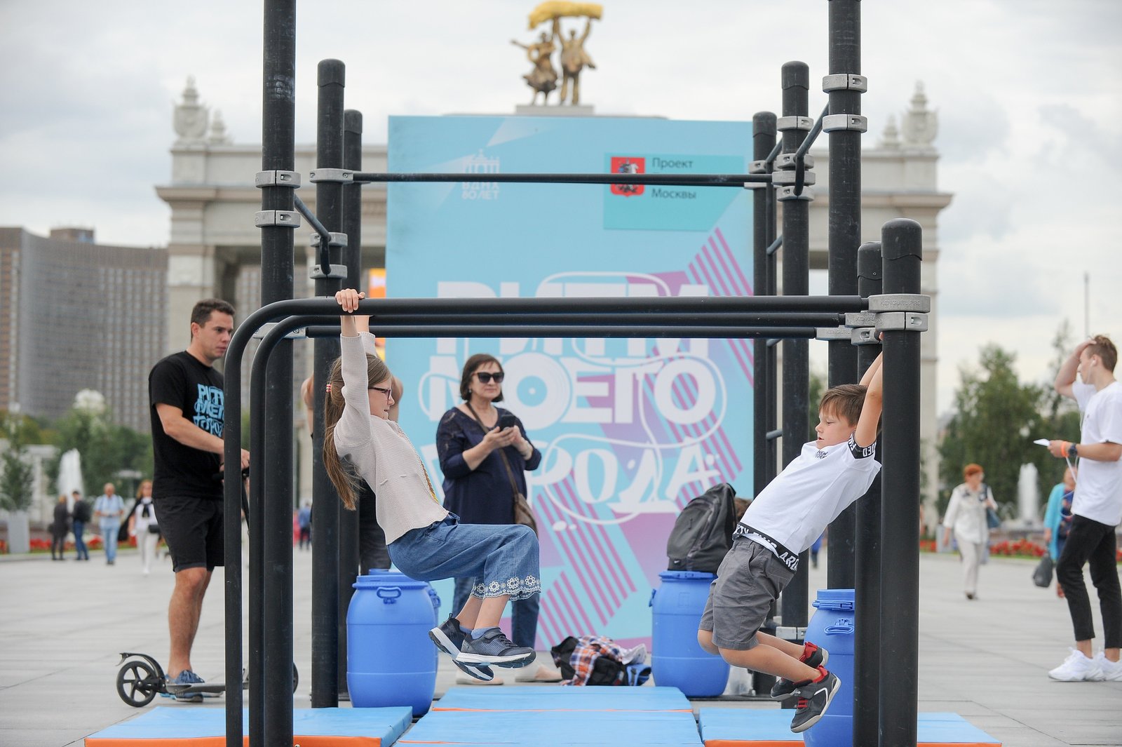 Почти 190 тысяч человек посетили площадки столичных фестивалей 17 августа