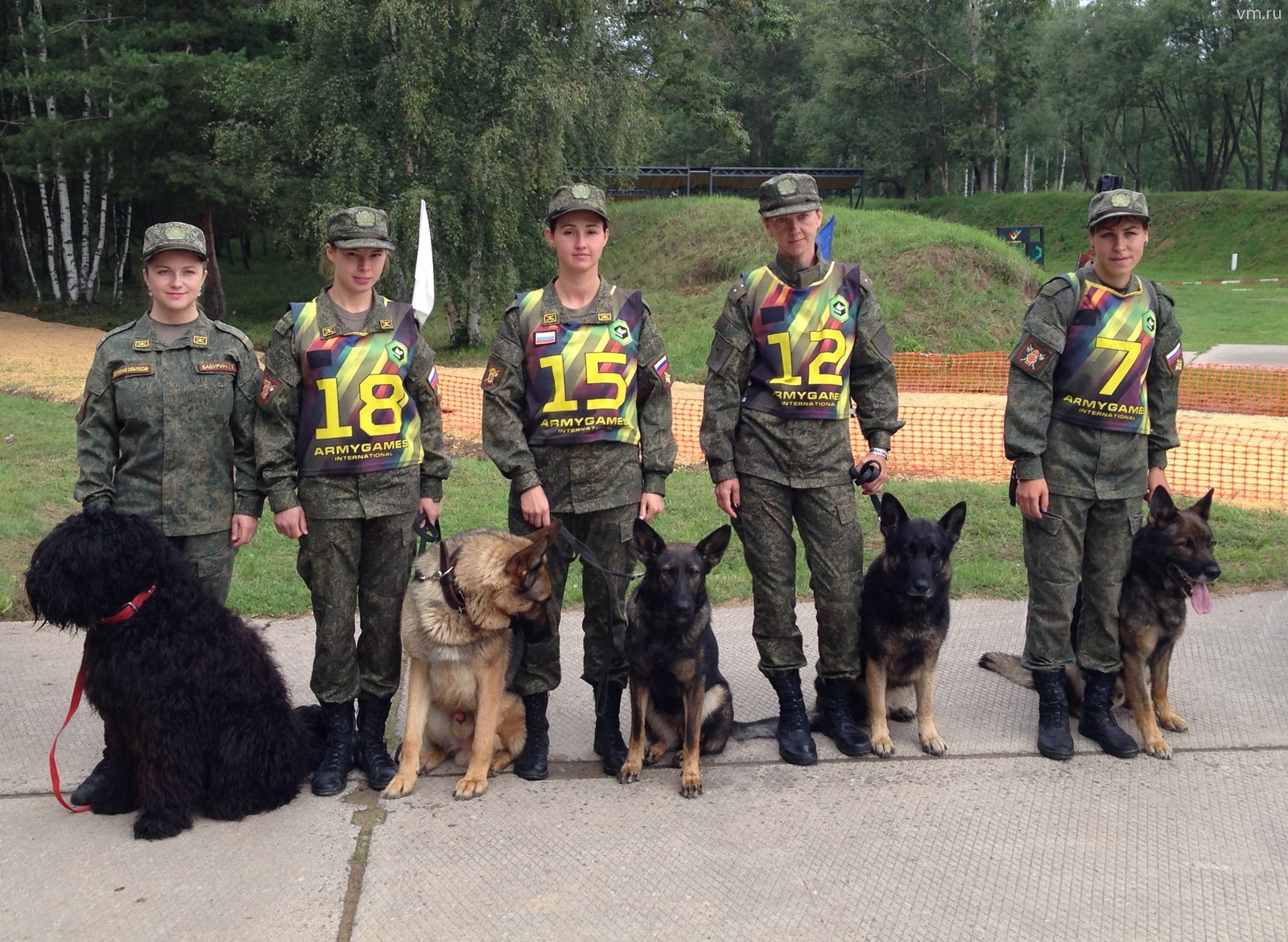 Команда женщин-военнослужащих из 470-го учебного центра служебного собаководства Минобороны России  не уступила мужчинам-кинологам, а результатами даже превзошла некоторые национальные сборные 